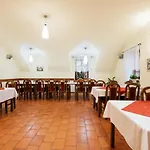 Sobodajalstvo Obal Couette-café 3*