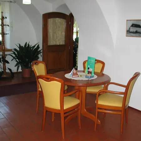 Sobodajalstvo Obal Frühstückspension 3*